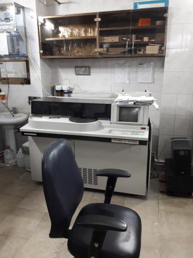 عکس آزمایشگاه درمانگاه فاطمیه 