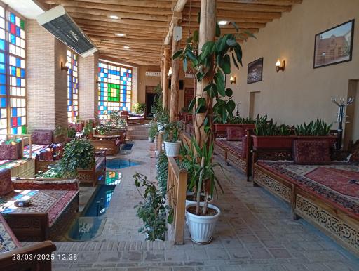 عکس سفره‌خانه سنتی ننه طاهره