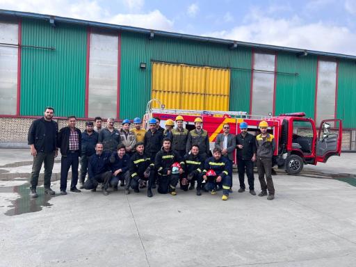 عکس آتش نشانی شهرک صنعتی چناران