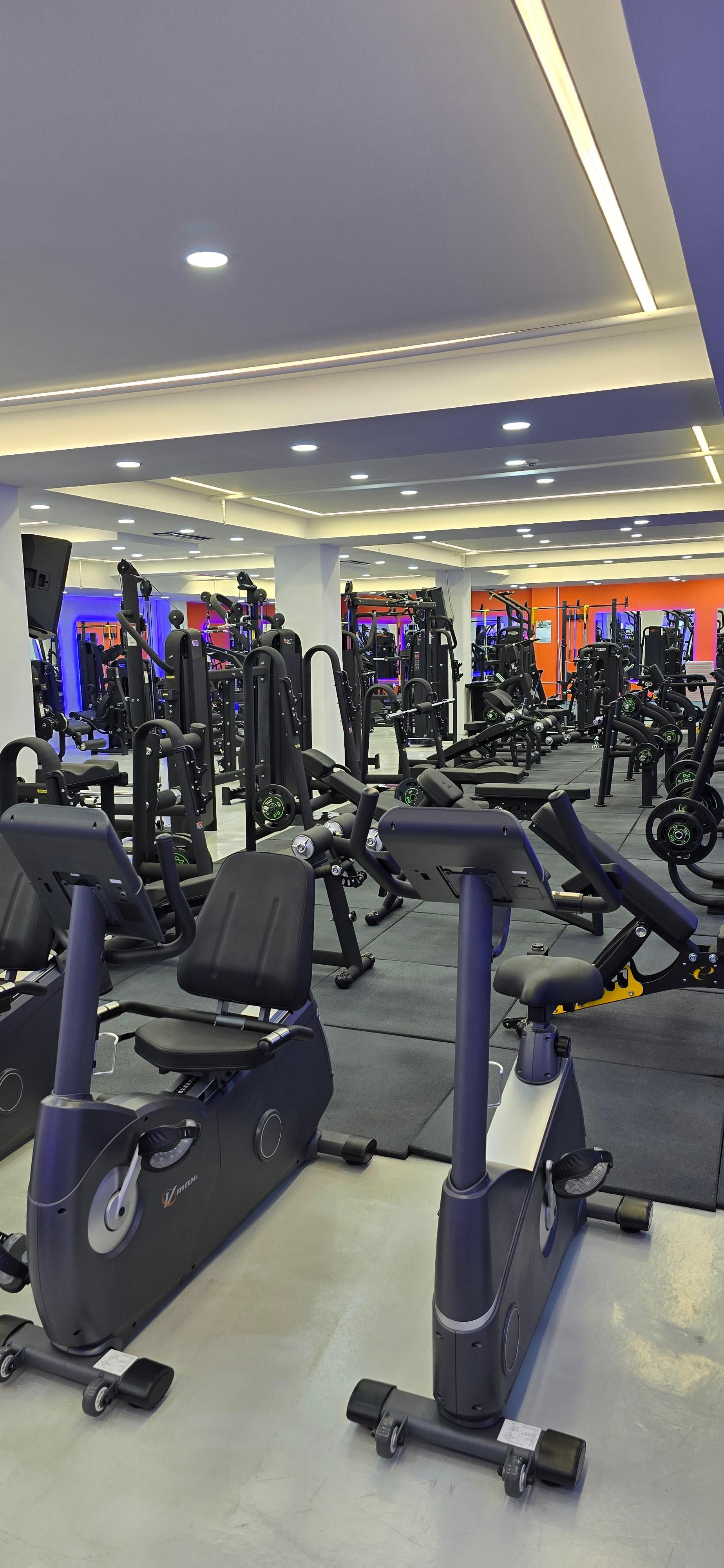 عکس باشگاه بدنسازی روژانو