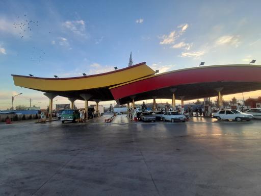 عکس پمپ گازوئیل و بنزین آزادراه