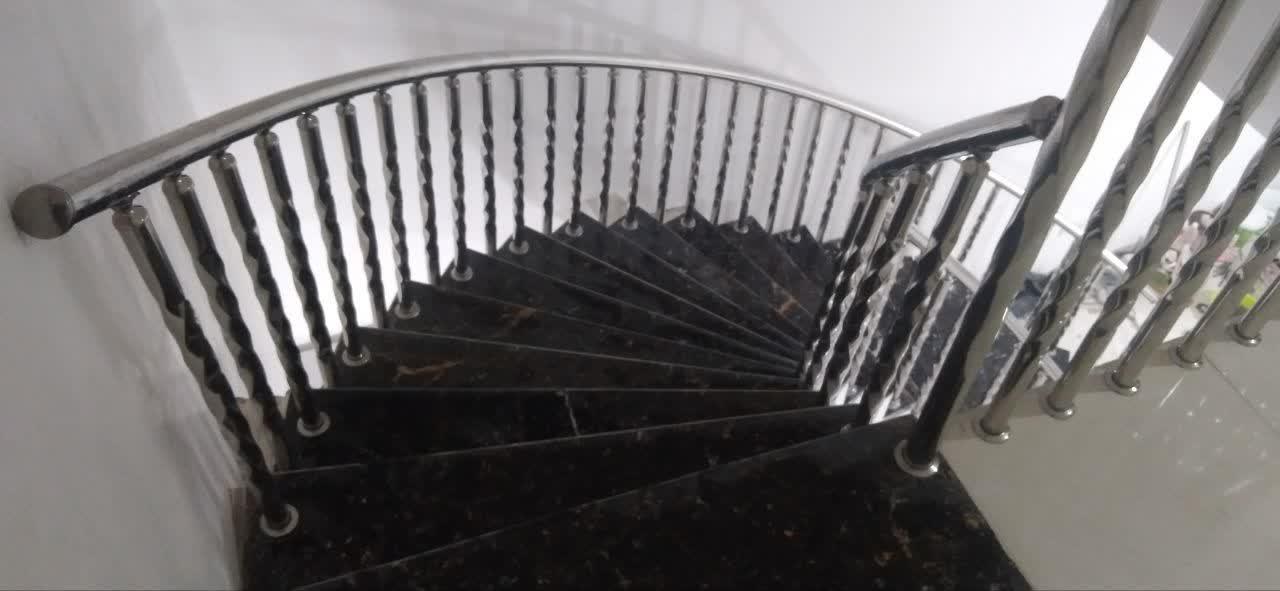 عکس نرده استیل نوین نامیس