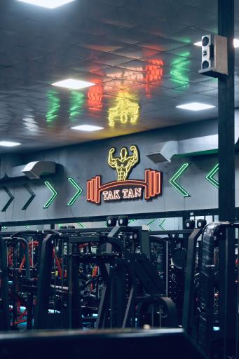 عکس باشگاه بدنسازی وی آی پی تک تن