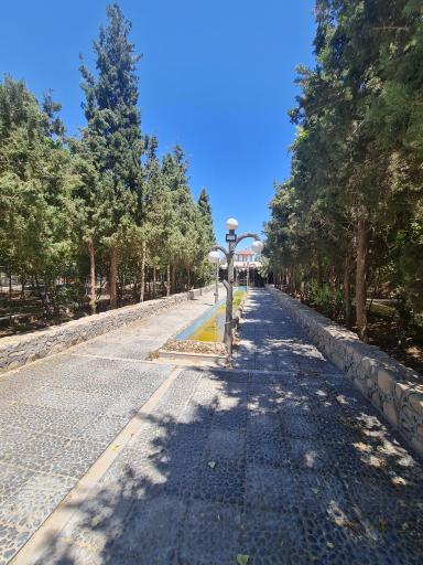 رستوران باغ آهو سریزد