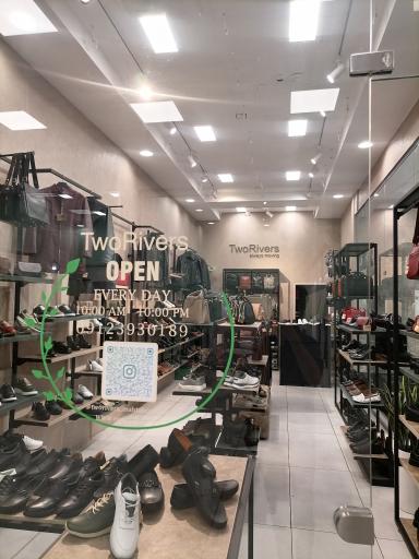 عکس فروشگاه کفش چرم توریورز