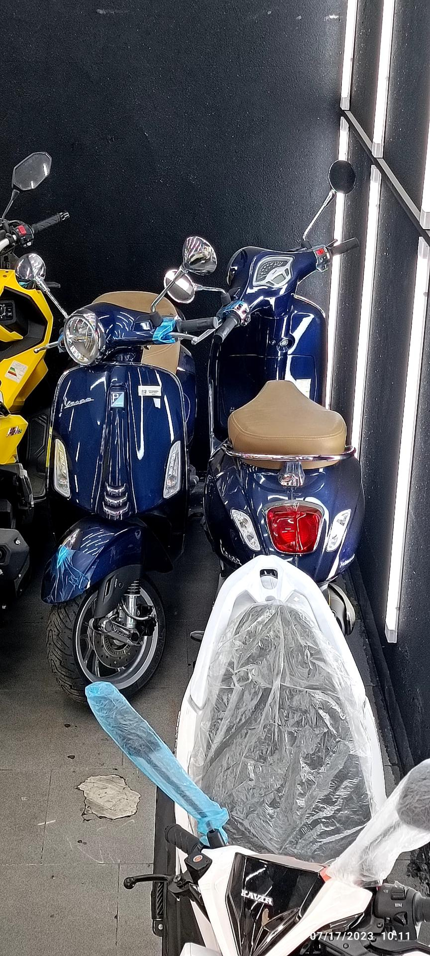 عکس کارشناسی خودرو و موتورسیکلت محک همکار کارنامه