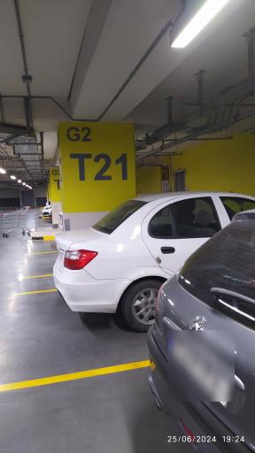 عکس ورودی پارکینگ ایران مال