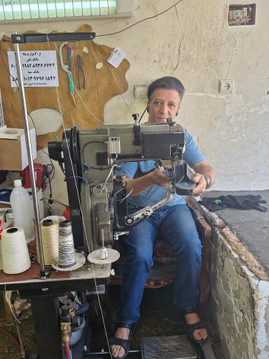 عکس تعمیرات تخصصی کفش و کیف دلپسند