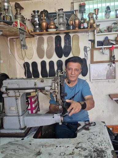 عکس تعمیرات تخصصی کفش و کیف دلپسند