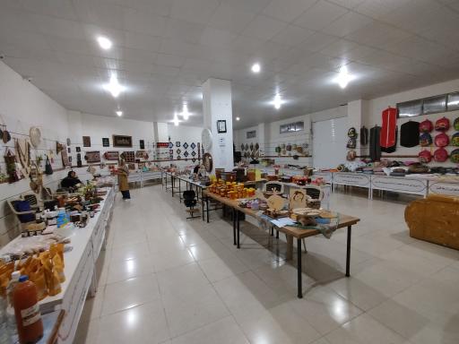 عکس نمایشگاه و مرکز کارآفرینی رویش سبز