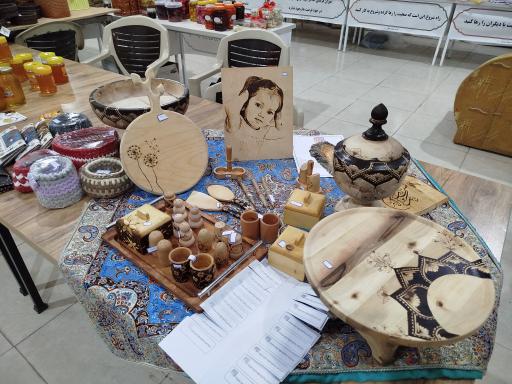 عکس نمایشگاه و مرکز کارآفرینی رویش سبز