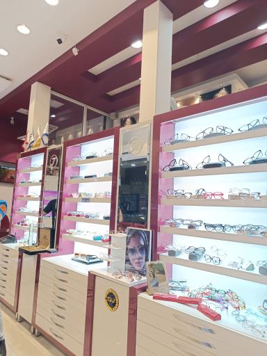 عکس عینک توس اپتیک