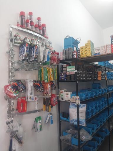 عکس پیچ‌ و‌ مهره‌ صالحی 