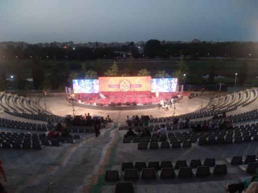 عکس آمفی تئاتر تابستانی پردیس هنر