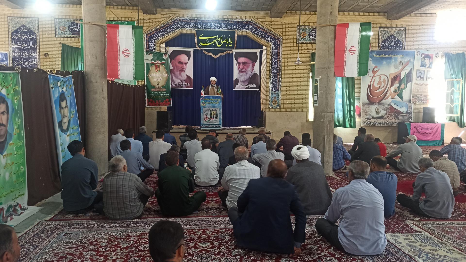 عکس مصلی نماز جمعه