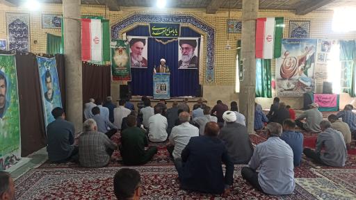 عکس مصلی نماز جمعه