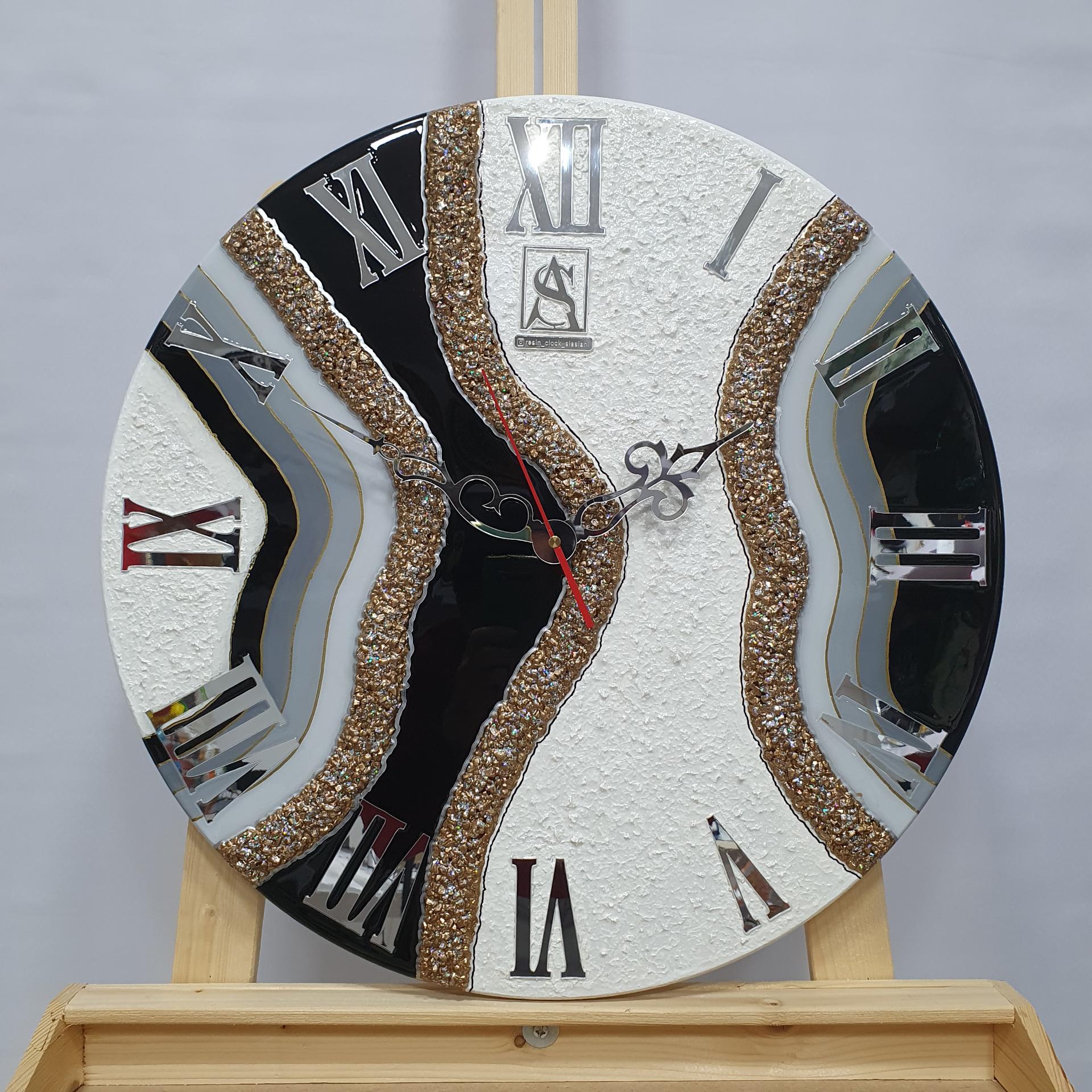 عکس ساعت دیواری رزینی سیاسیاهی