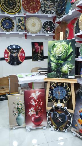 عکس ساعت دیواری رزینی سیاسیاهی