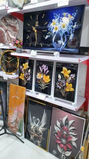 عکس ساعت دیواری رزینی سیاسیاهی