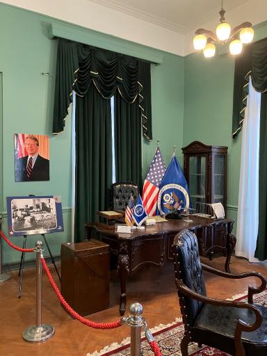 عکس سفارت پیشین آمریکا