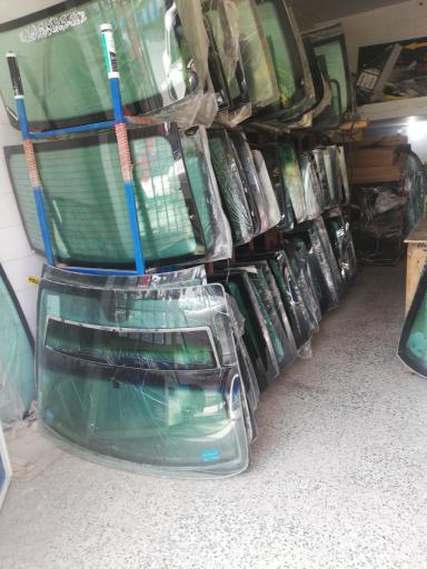 عکس شیشه اتومبیل سید