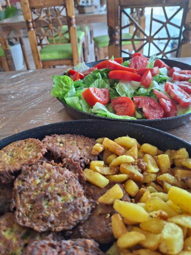 صبحانه خوری خواهر و برادر