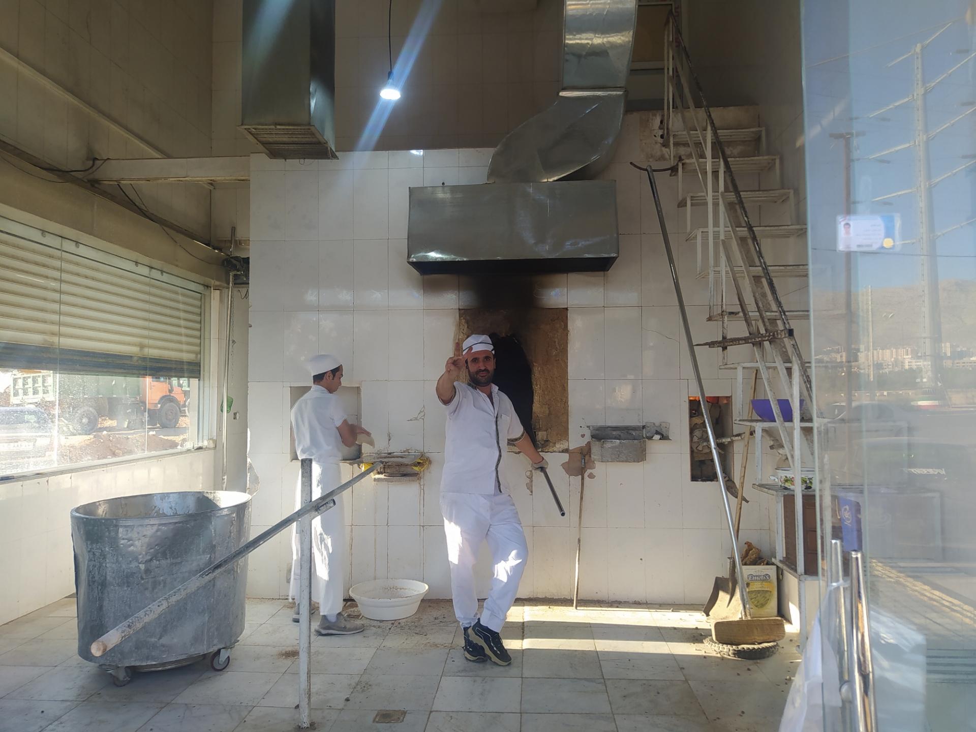 عکس نانوایی سنگک حسینی