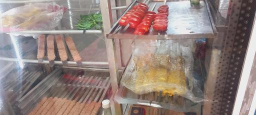 عکس تهیه غذای آذرخش 