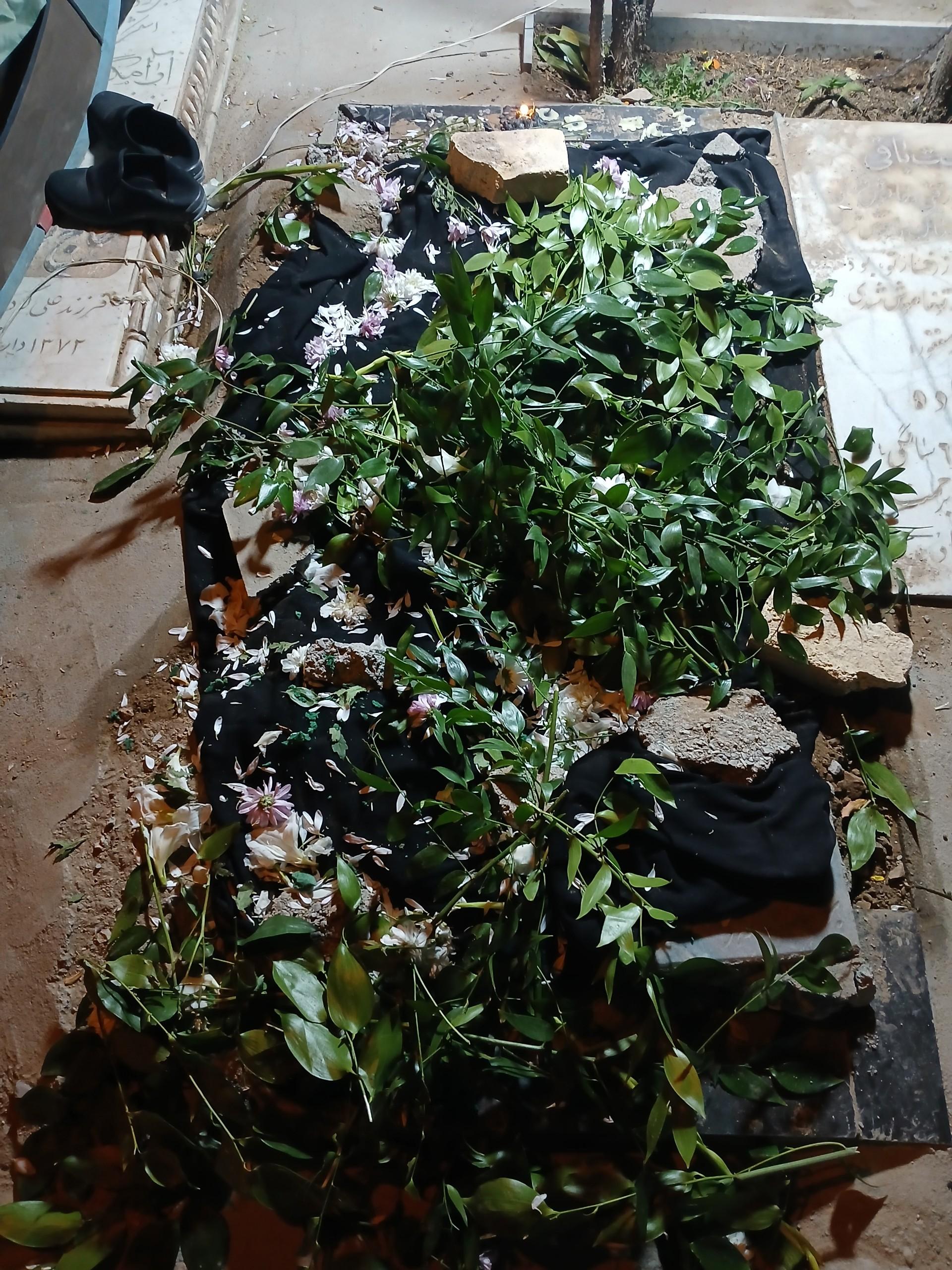 عکس مزار فاطمه ایران منش