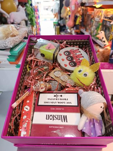 عکس اسباب بازی فروشی جوکر