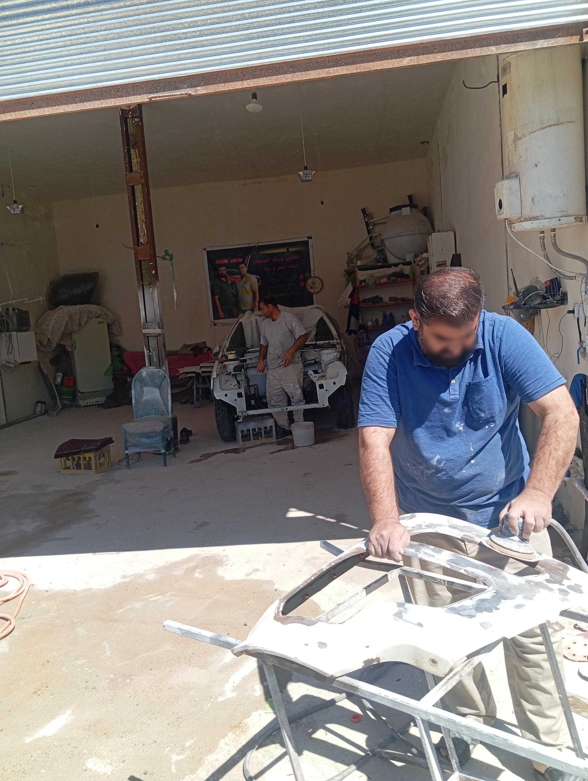 عکس کارگاه نقاشی اتومبیل ناصر و رضا