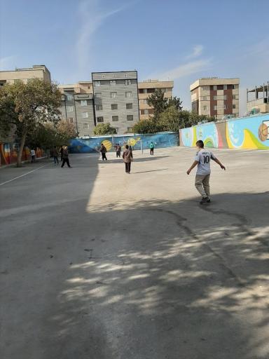 عکس زمین فوتبال دبیرستان ایثار 