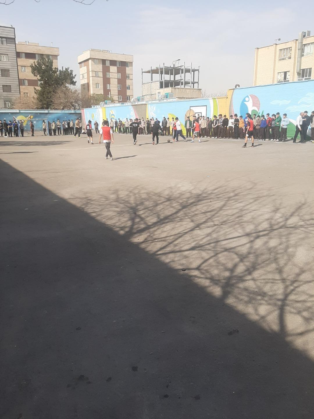 عکس زمین فوتبال دبیرستان ایثار 