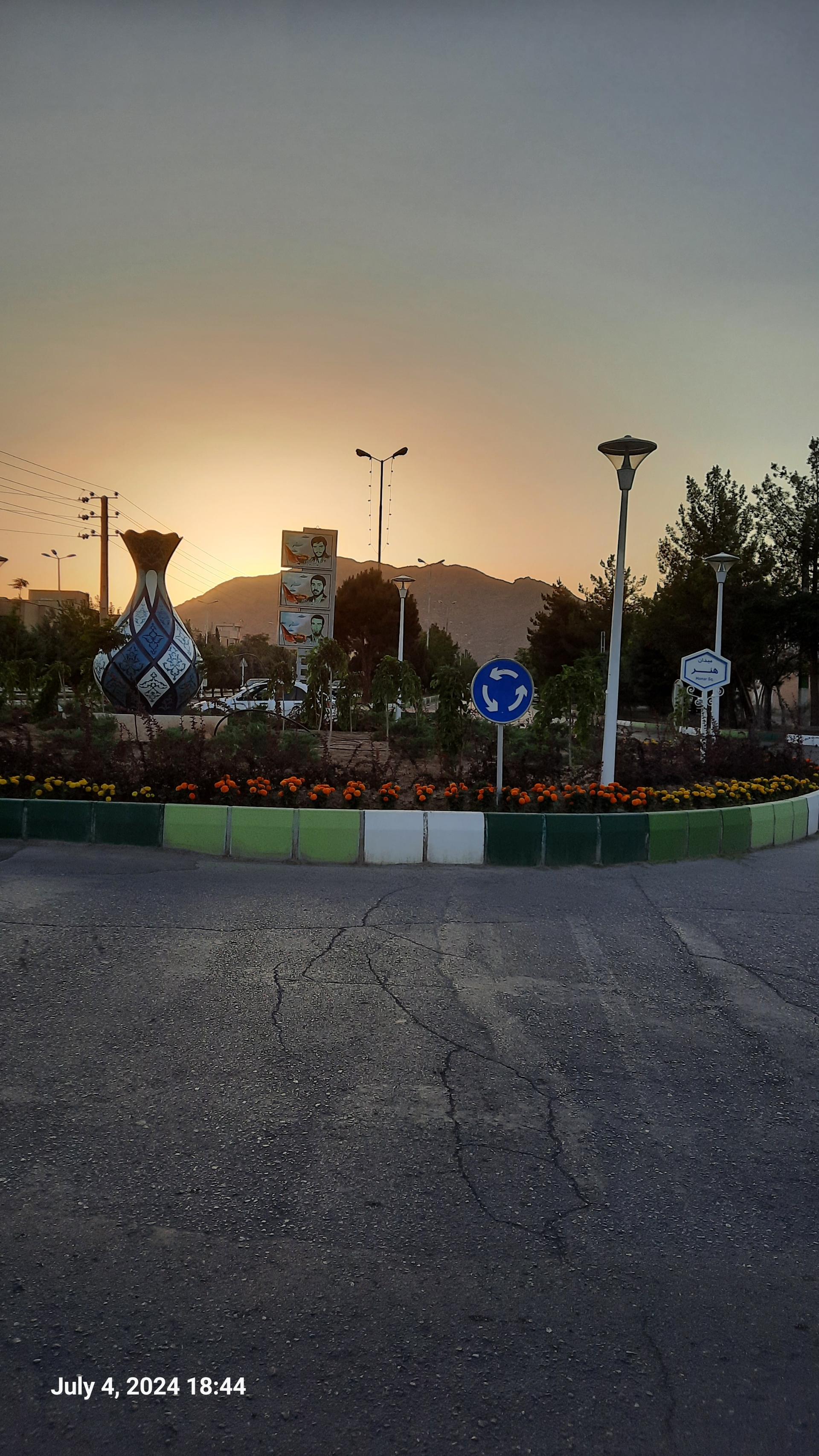 عکس میدان هنر