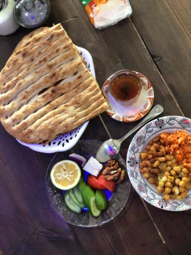 عکس صبحانه سرای گیلان