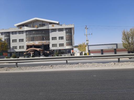 هتل بزرگ بام بروجن
