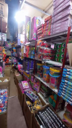 عکس عمده فروشی اسباب بازی شکری