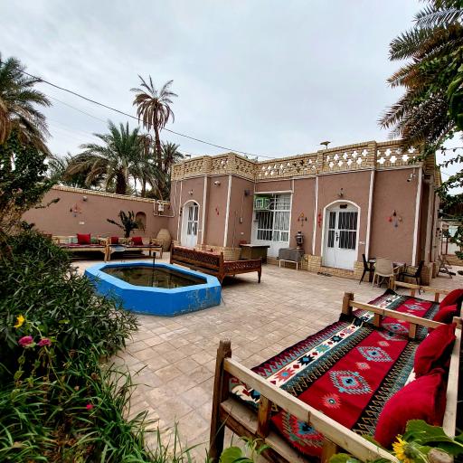 عکس عمارت بومگردی هوربانو