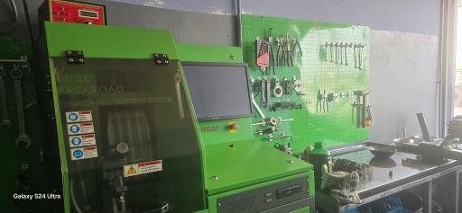 عکس سرویس پمپ و انژکتور دیزل تکنوتک