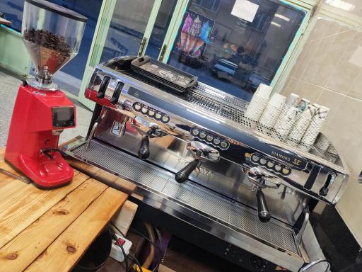 عکس کافه آبمیوه بستنی و قهوه مفید 