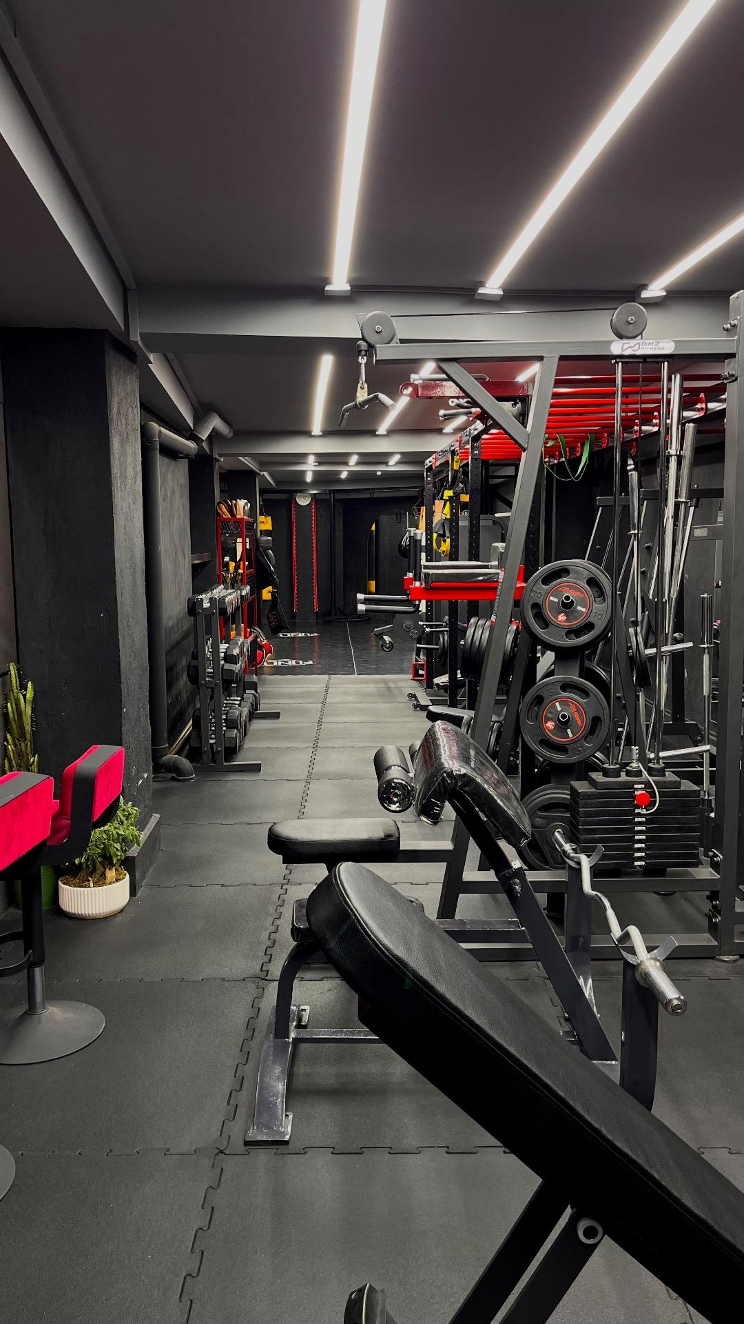 عکس باشگاه تخصصی رزمی پانچ