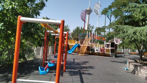 عکس زمین بازی کودکان