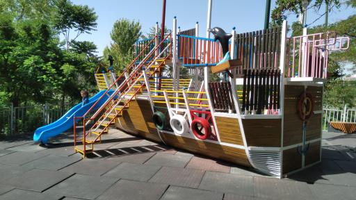 عکس زمین بازی کودکان