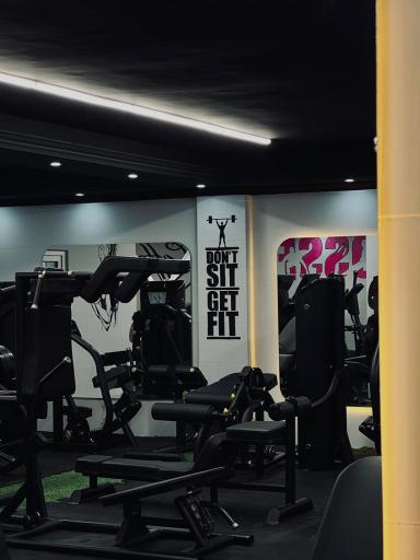 عکس باشگاه بدنسازی و هوازی لاریسا