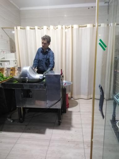 عکس خدمات آبگیری  و سبزی خرد کنی حسینی