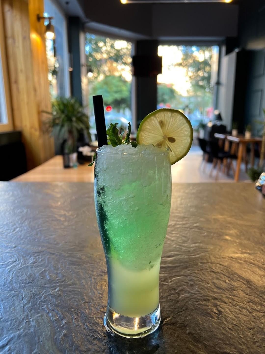 عکس بستنی و آبمیوه گلابی