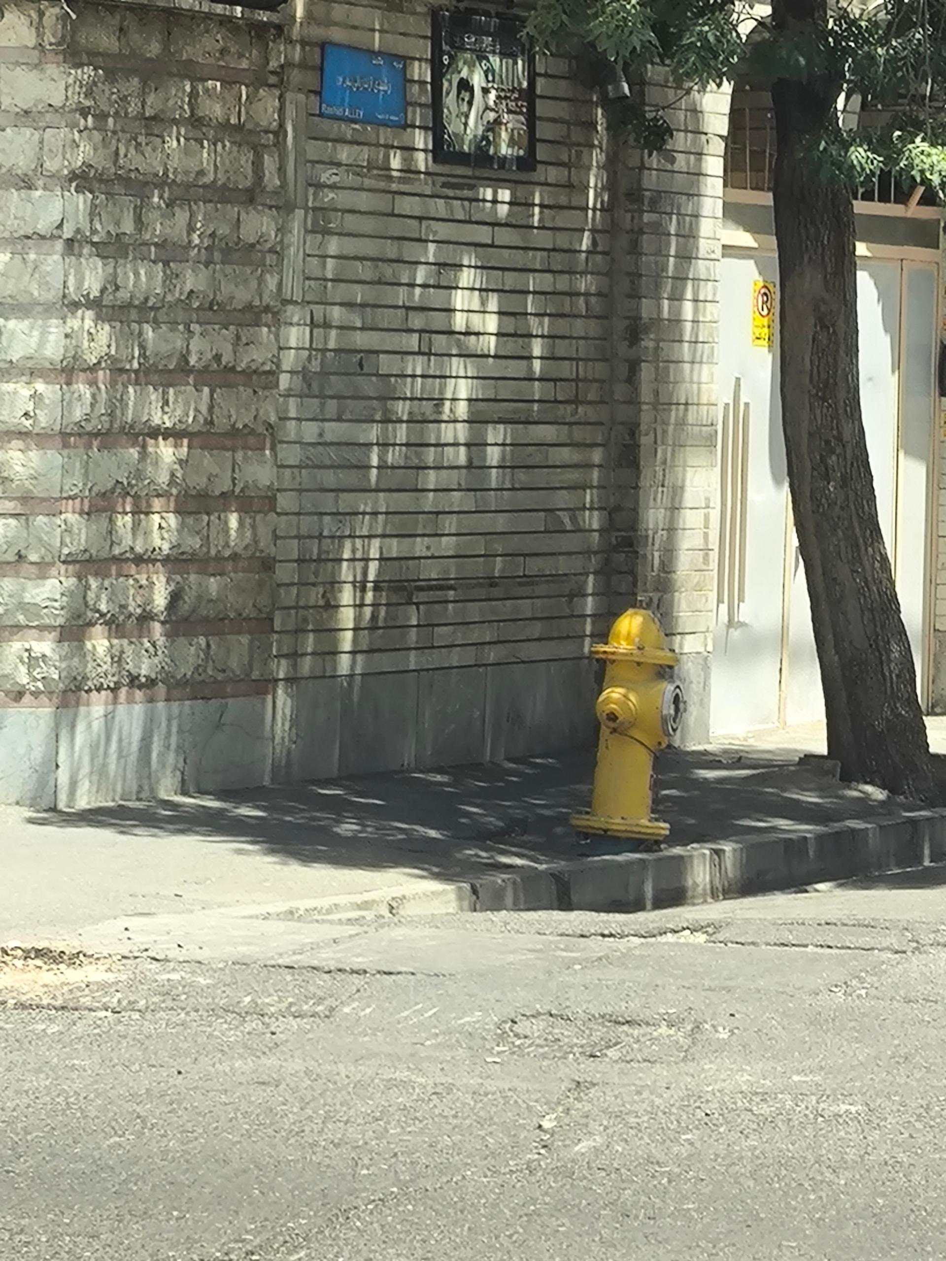 عکس شیر هیدرانت آتش‌نشانی 