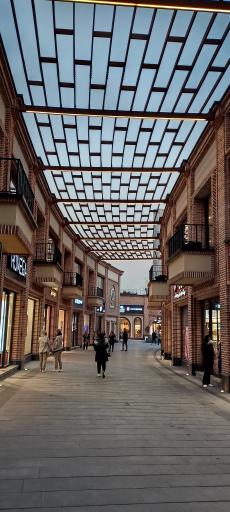 عکس مجتمع تجاری و تفریحی رواق مال