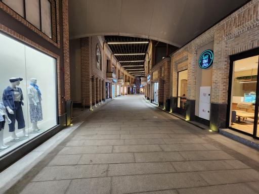 عکس مجتمع تجاری و تفریحی رواق مال