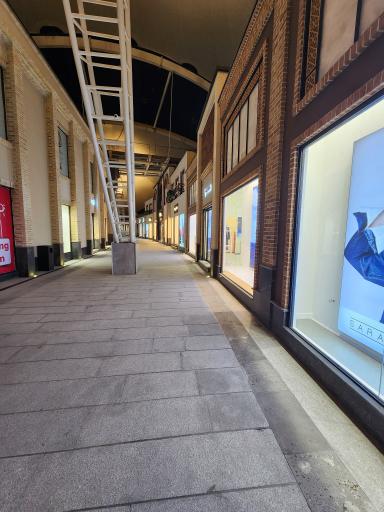 عکس مجتمع تجاری و تفریحی رواق مال